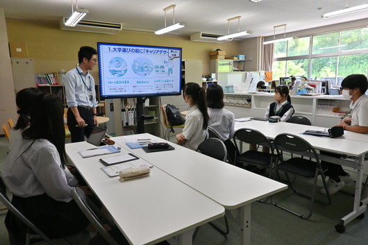 「６年生　大学・専門学校プレゼン・質問タイム」