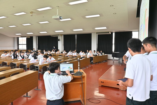 2年生 探究中間発表会