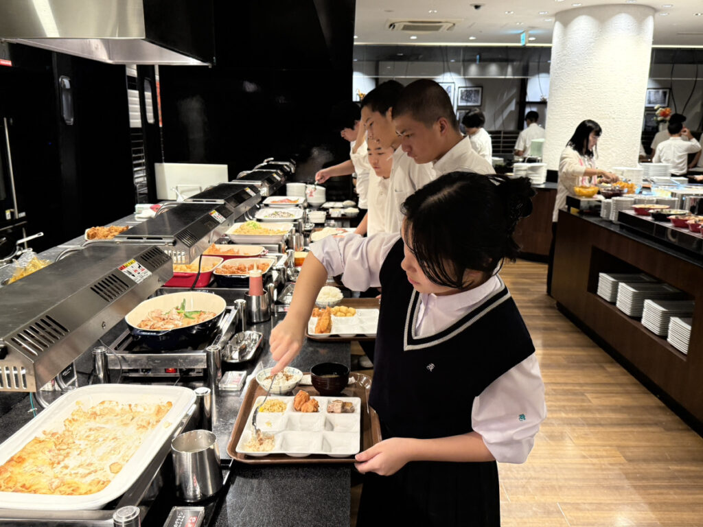 関西研修旅行記４　ホテル到着・夕食風景