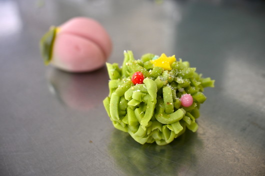 季節を味わう和菓子作りと進路に向けた一歩