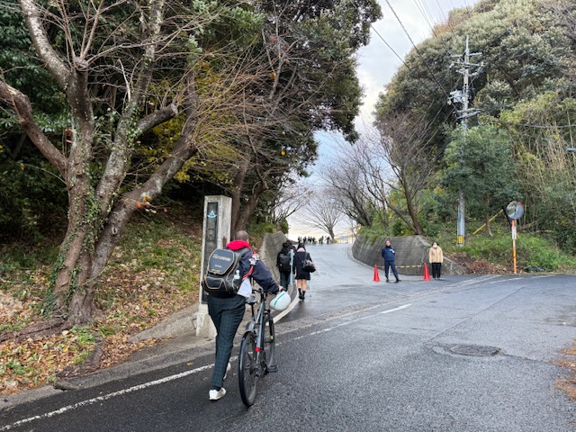 校長日記712「寒さに負けず元気に登校！」