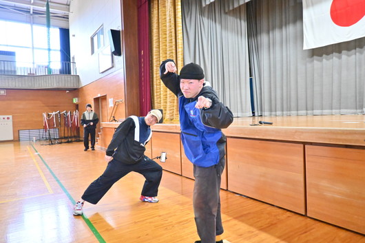 「リズムに乗って、楽しくダンス」